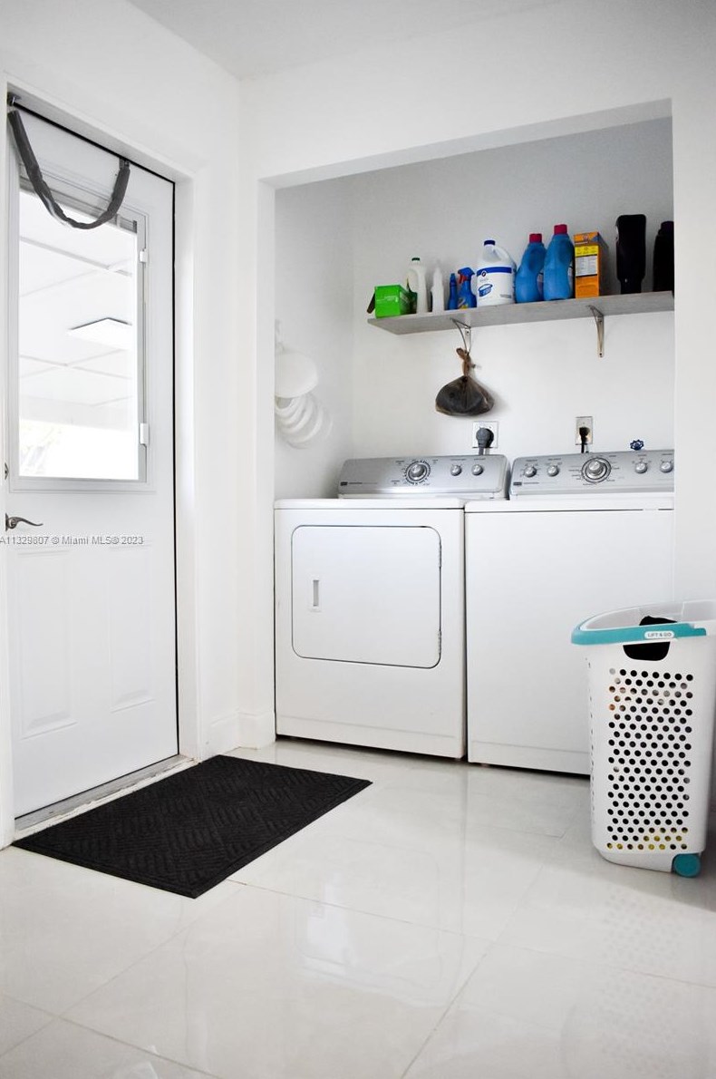 1901 96th Ave, Hollywood FL  33025-1910 exterior