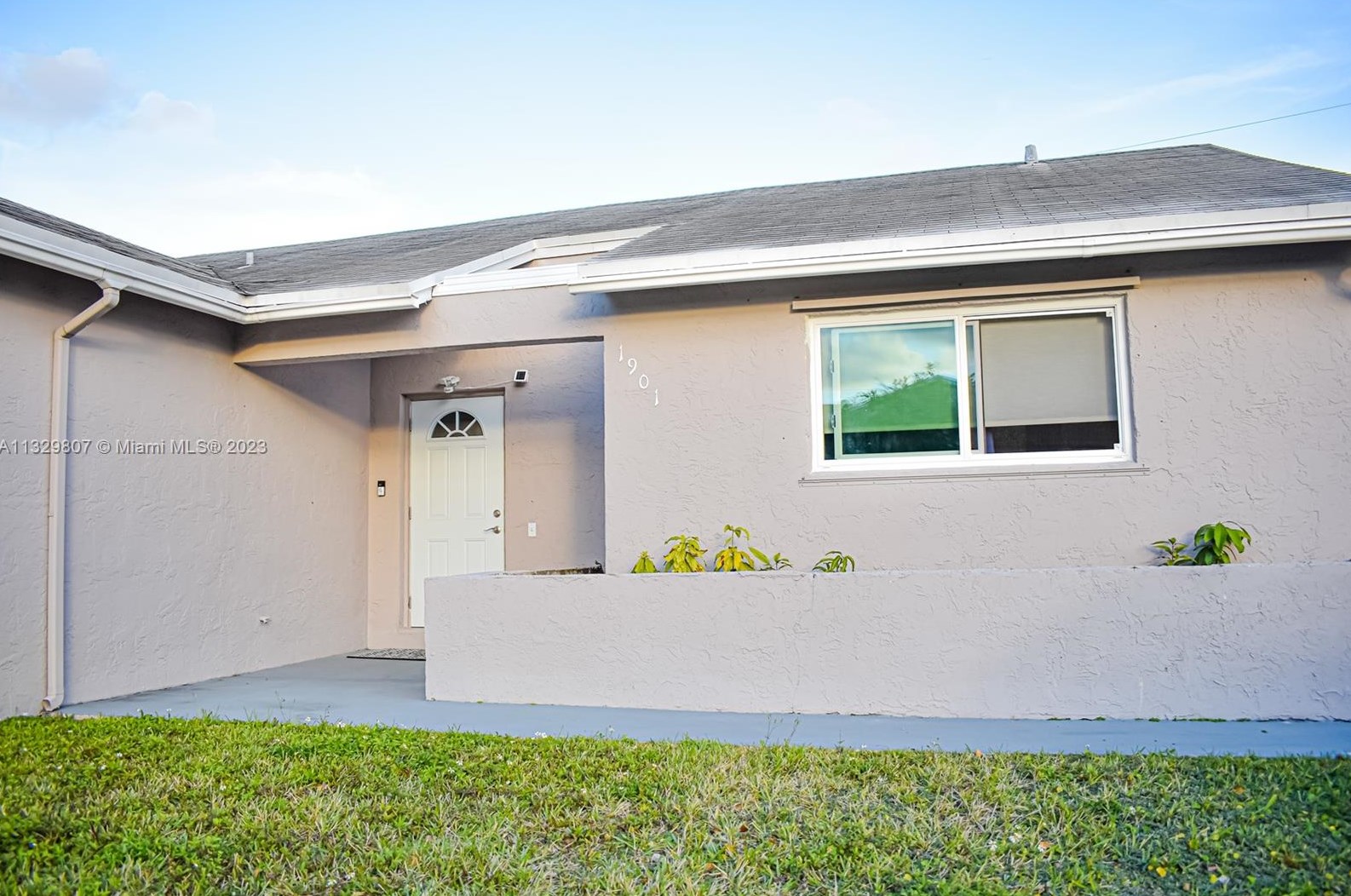 1901 96th Ave, Hollywood FL  33025-1910 exterior