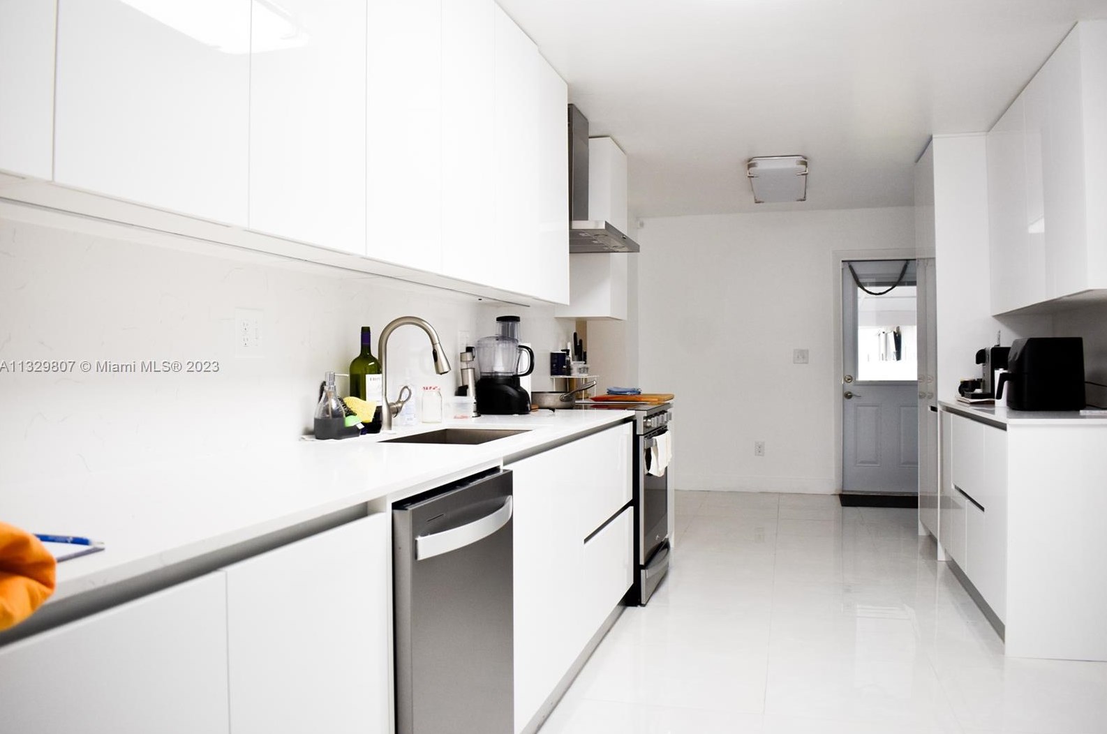 1901 96th Ave, Hollywood FL  33025-1910 exterior