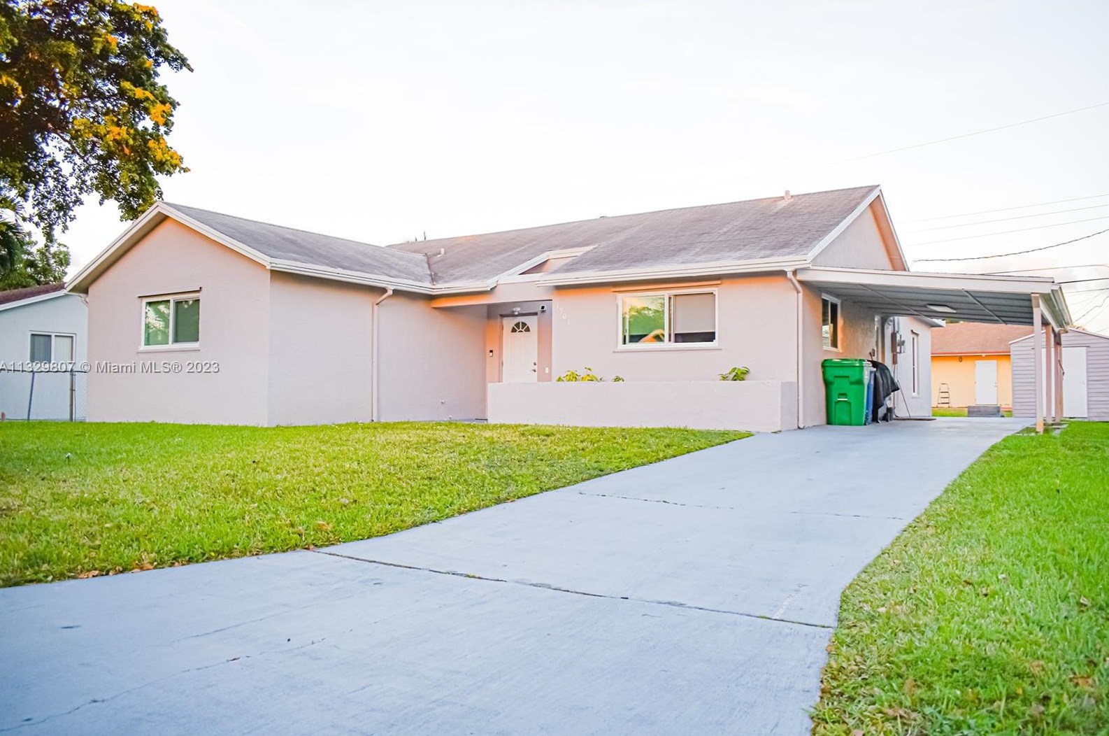 1901 96th Ave, Hollywood FL  33025-1910 exterior