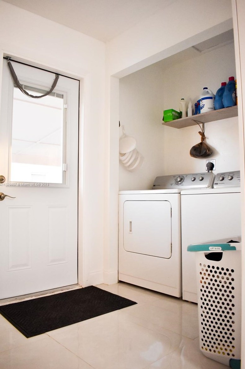 1901 96th Ave, Hollywood FL  33025-1910 exterior