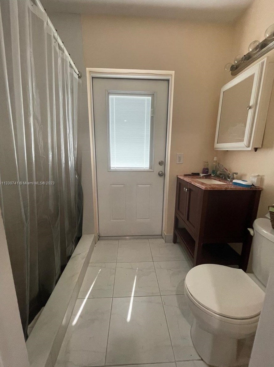 7840 Ramona St, Hollywood FL 33023-2460 exterior