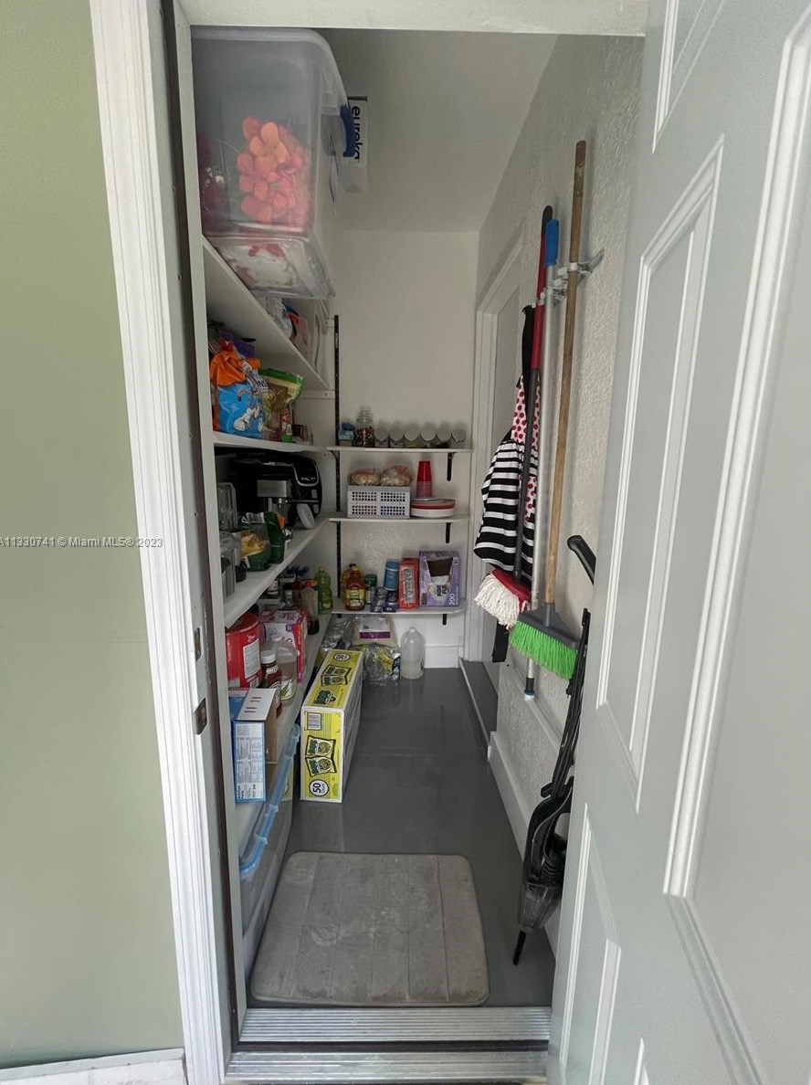 7840 Ramona St, Hollywood FL 33023-2460 exterior