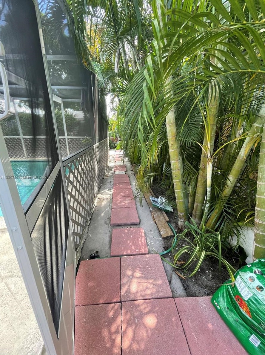 7840 Ramona St, Hollywood FL 33023-2460 exterior