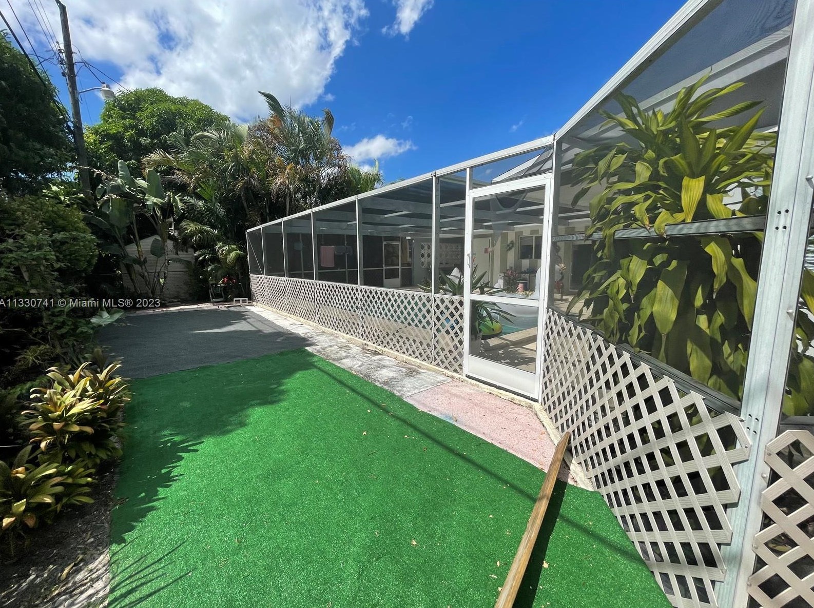 7840 Ramona St, Hollywood FL 33023-2460 exterior