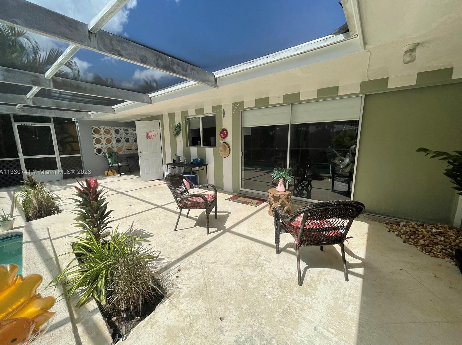 7840 Ramona St, Hollywood FL 33023-2460 exterior