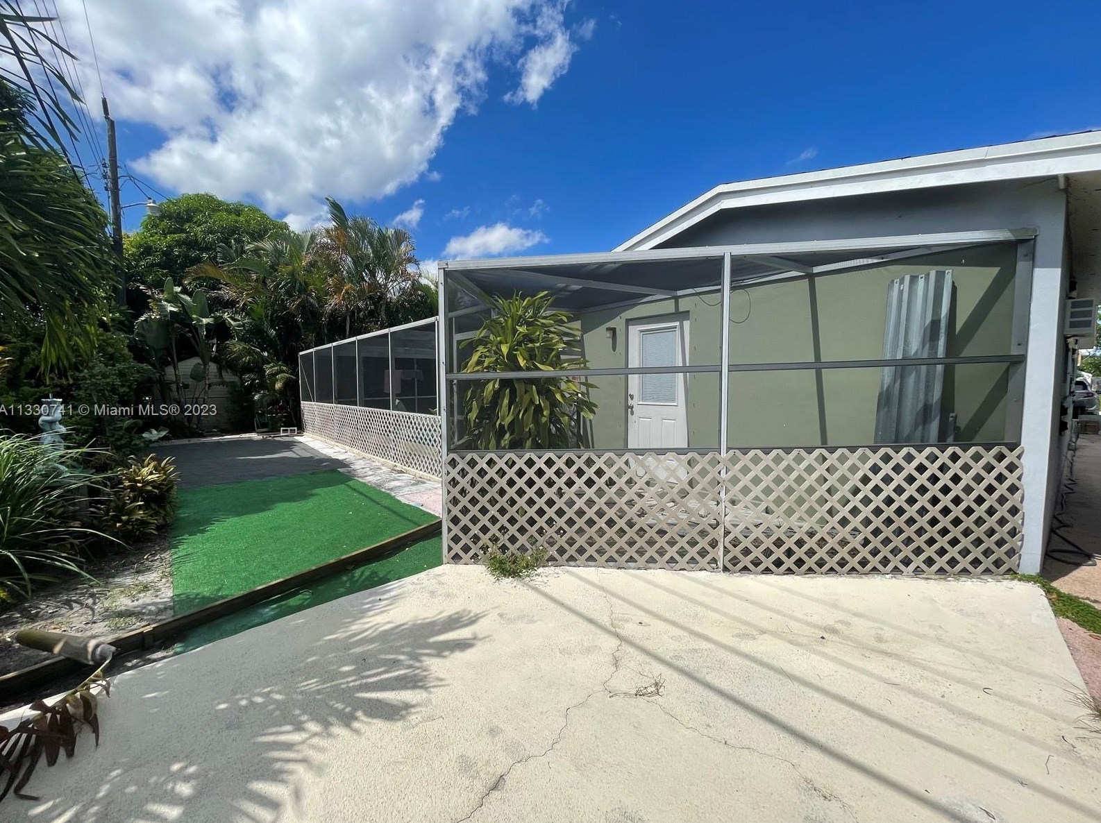 7840 Ramona St, Hollywood FL 33023-2460 exterior