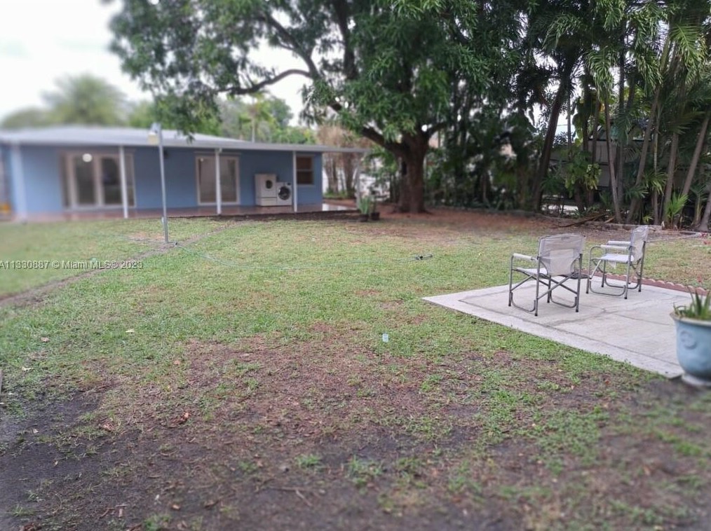 1230 North Dr, Miami FL  33179-3543 exterior