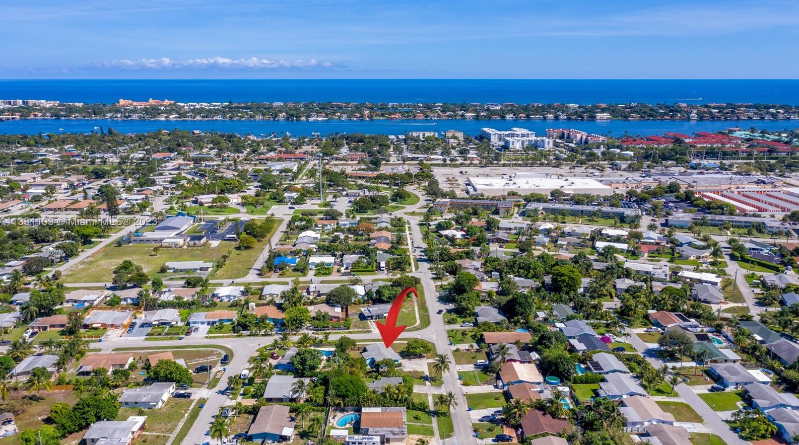 905 Garnett St, Lake Worth FL  33462-4451 exterior