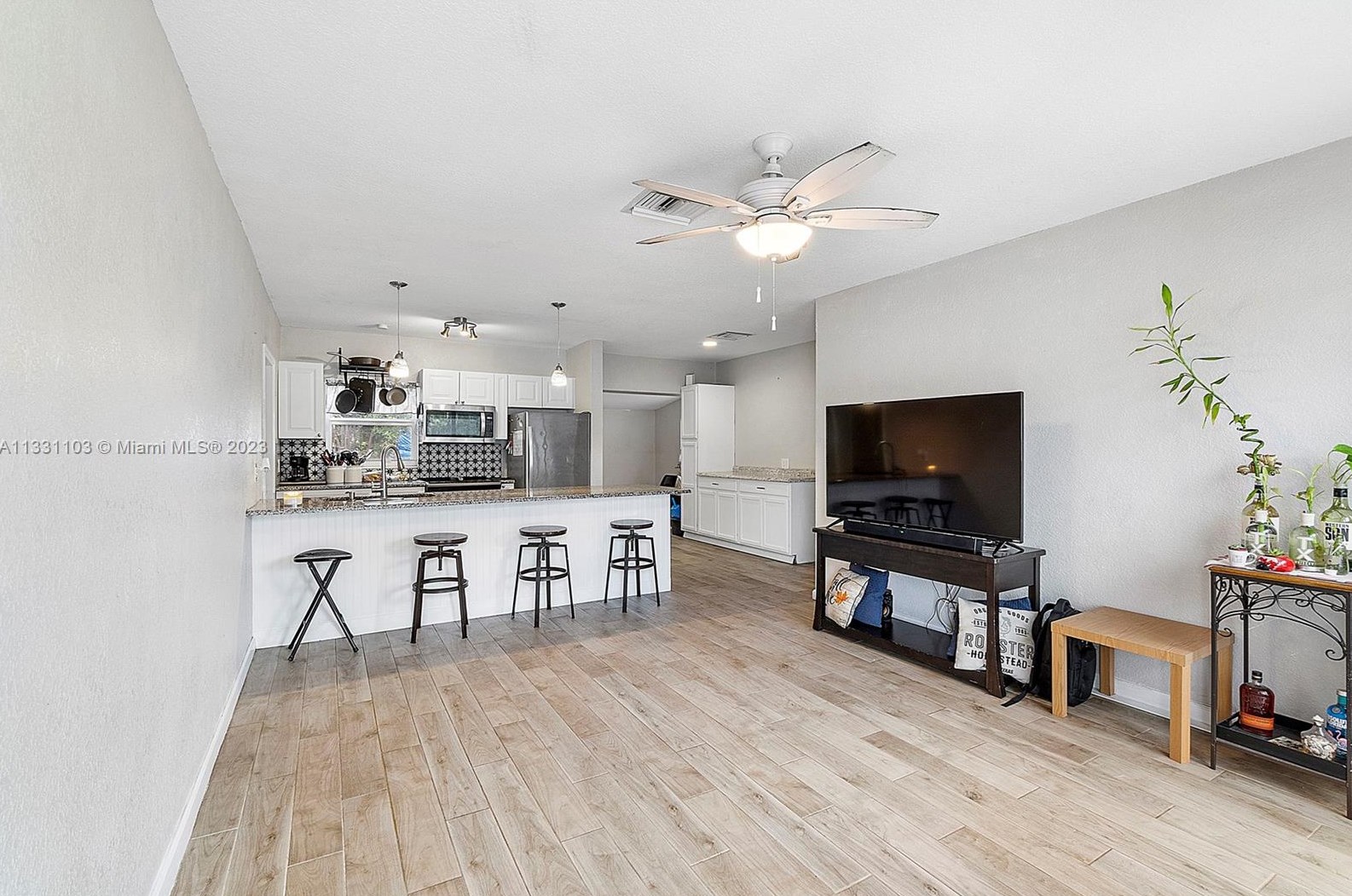 905 Garnett St, Lake Worth FL  33462-4451 exterior