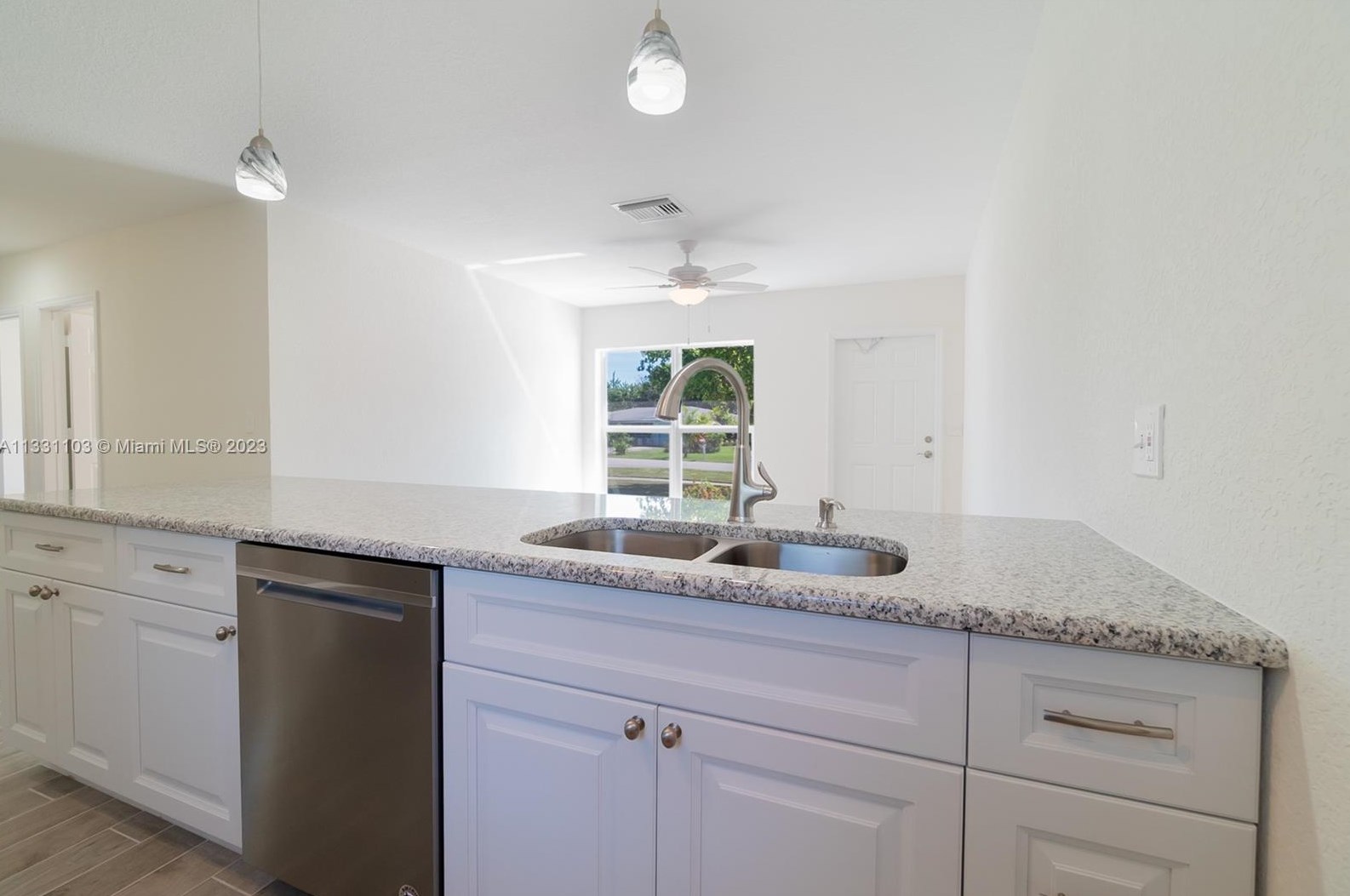 905 Garnett St, Lake Worth FL  33462-4451 exterior