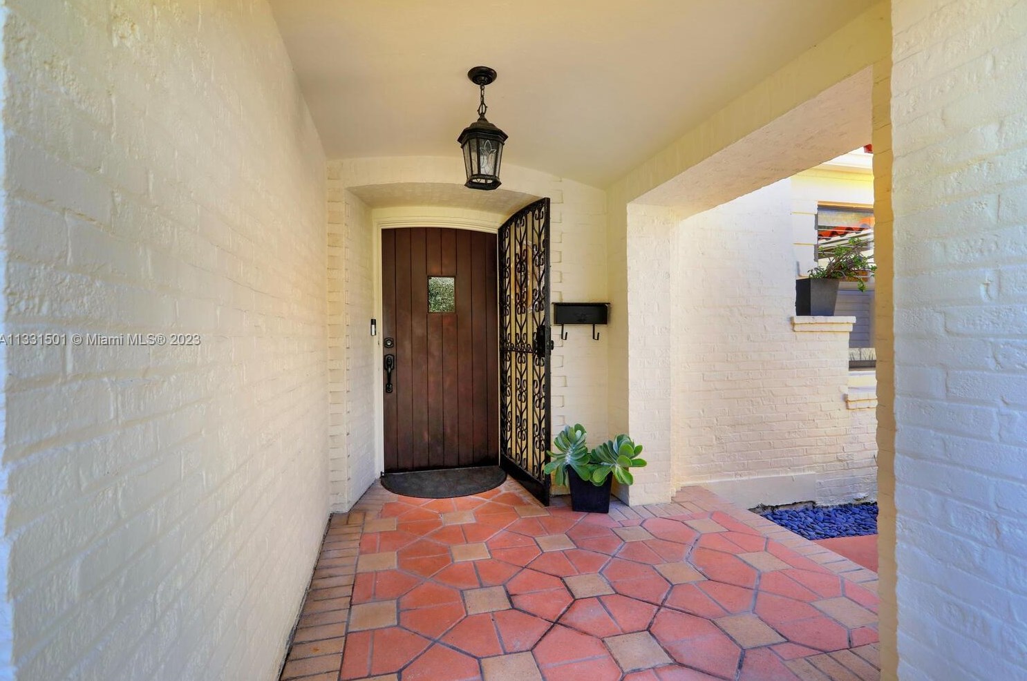 4276 Nautilus Dr, Miami FL  33140-2822 exterior