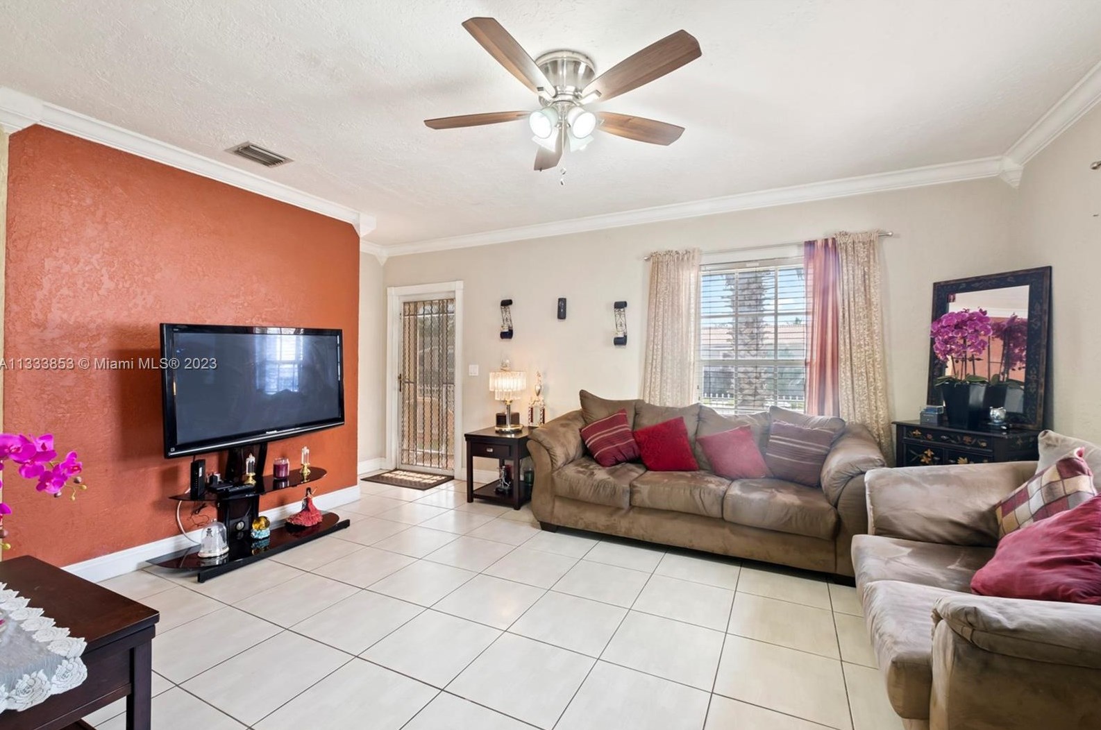 3221 19th Ter, Miami FL  33125-1025 exterior