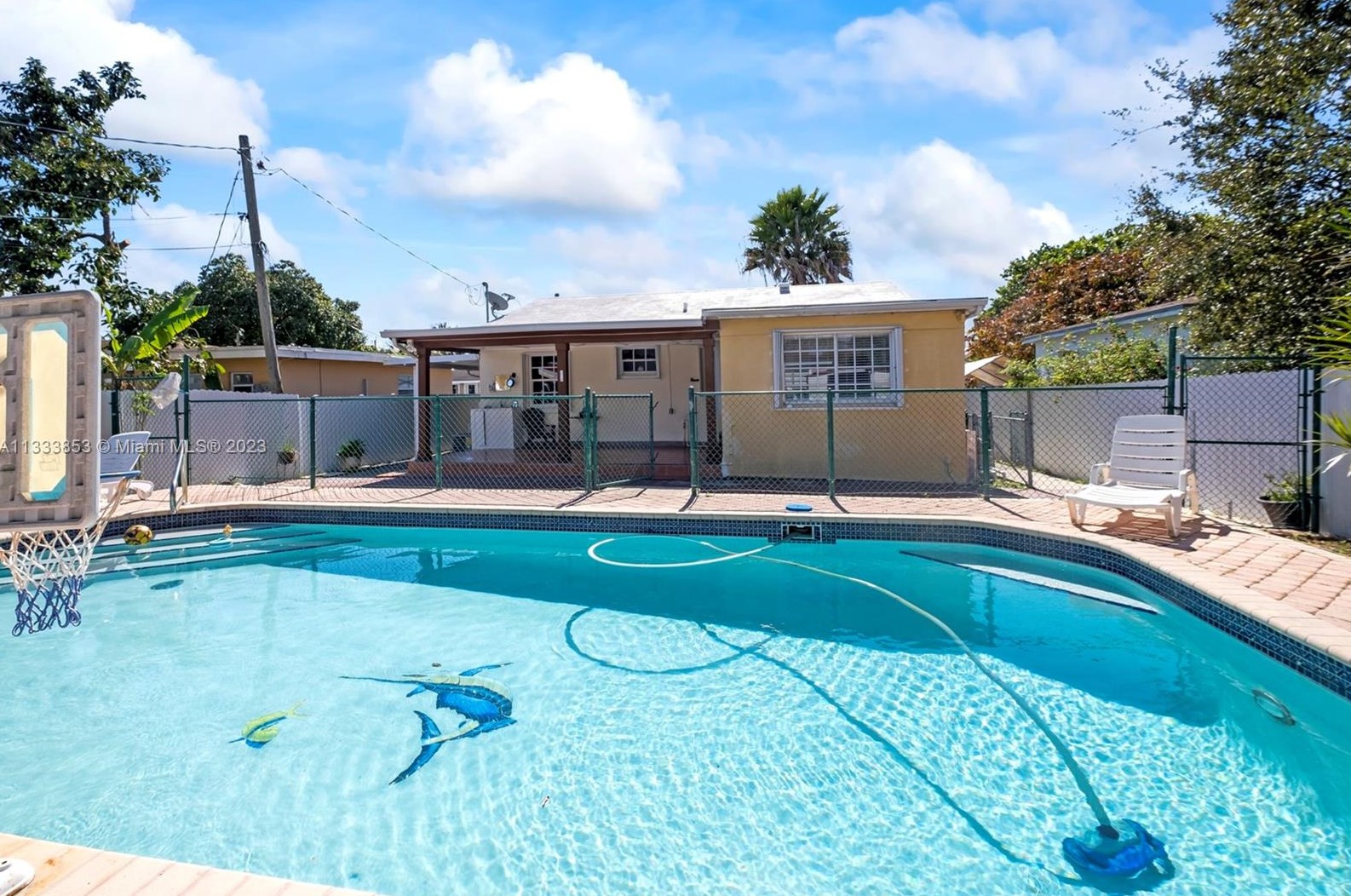 3221 19th Ter, Miami FL  33125-1025 exterior