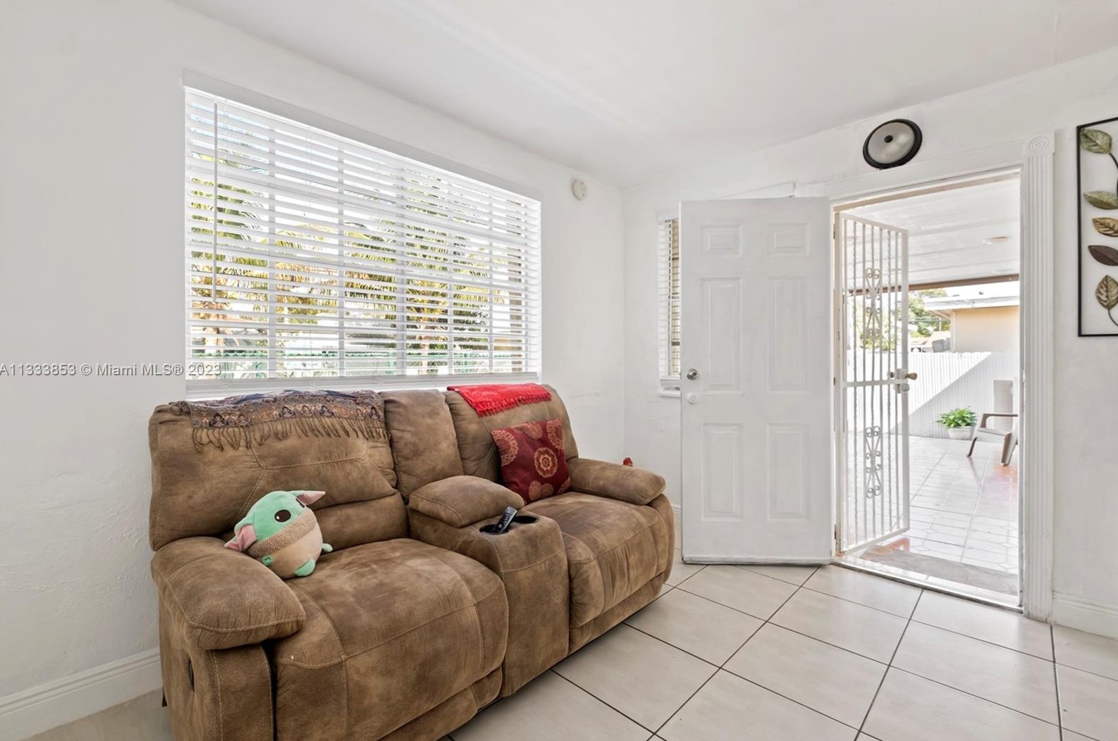 3221 19th Ter, Miami FL  33125-1025 exterior