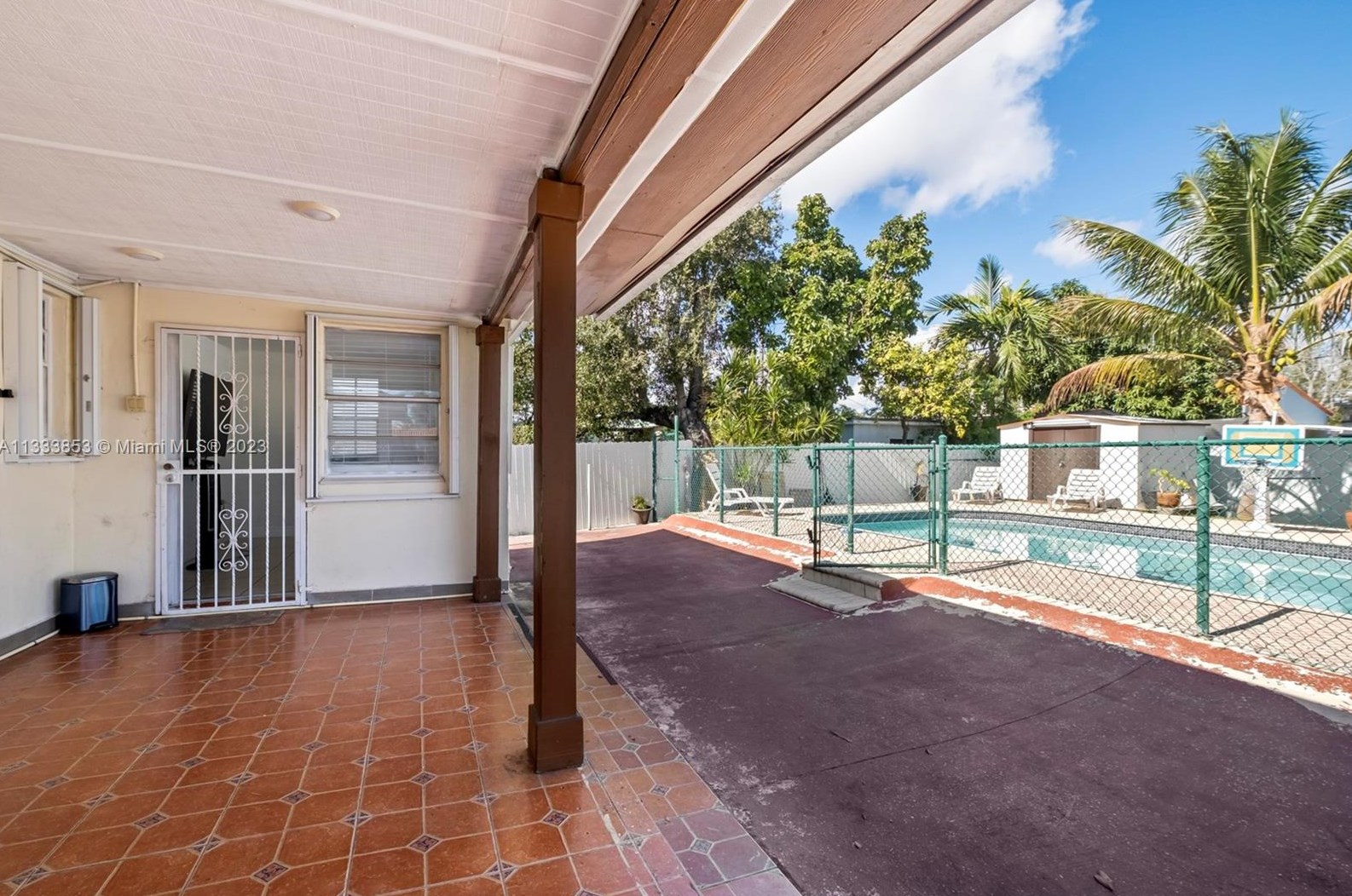 3221 19th Ter, Miami FL  33125-1025 exterior