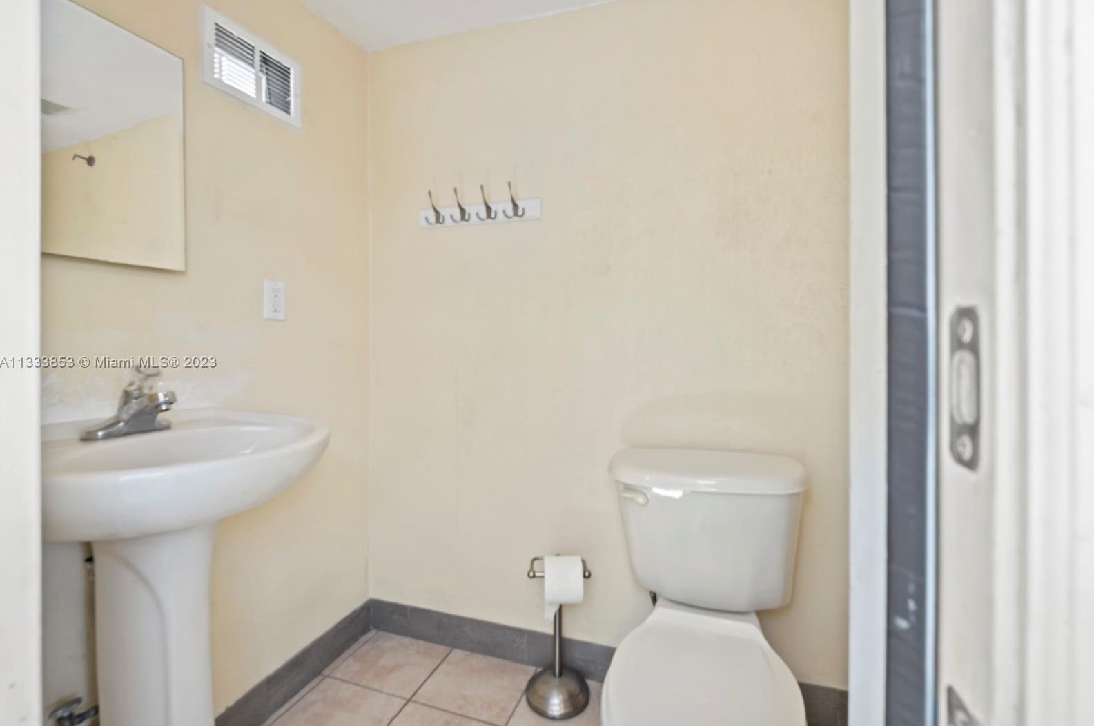 3221 19th Ter, Miami FL  33125-1025 exterior