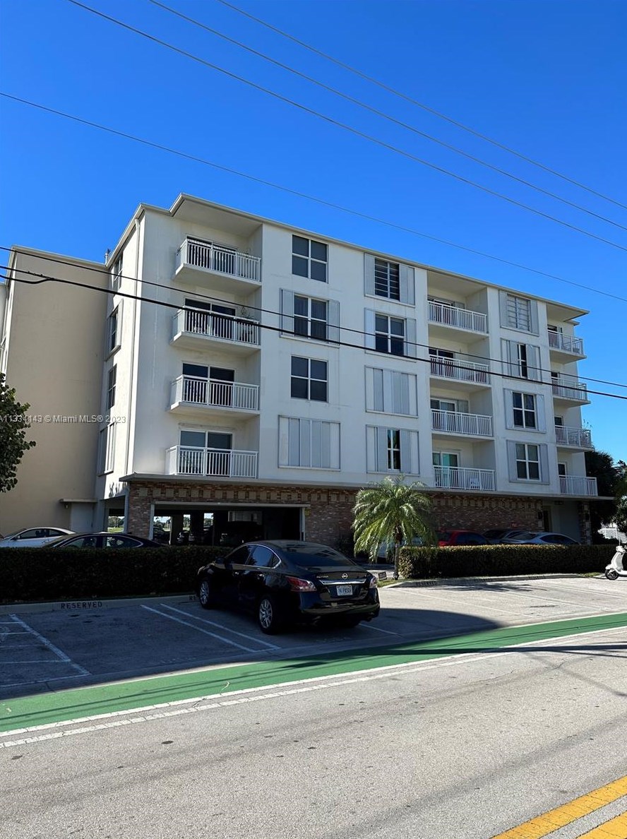 9270 Bay Harbor Dr, Miami FL 33154-2816 exterior