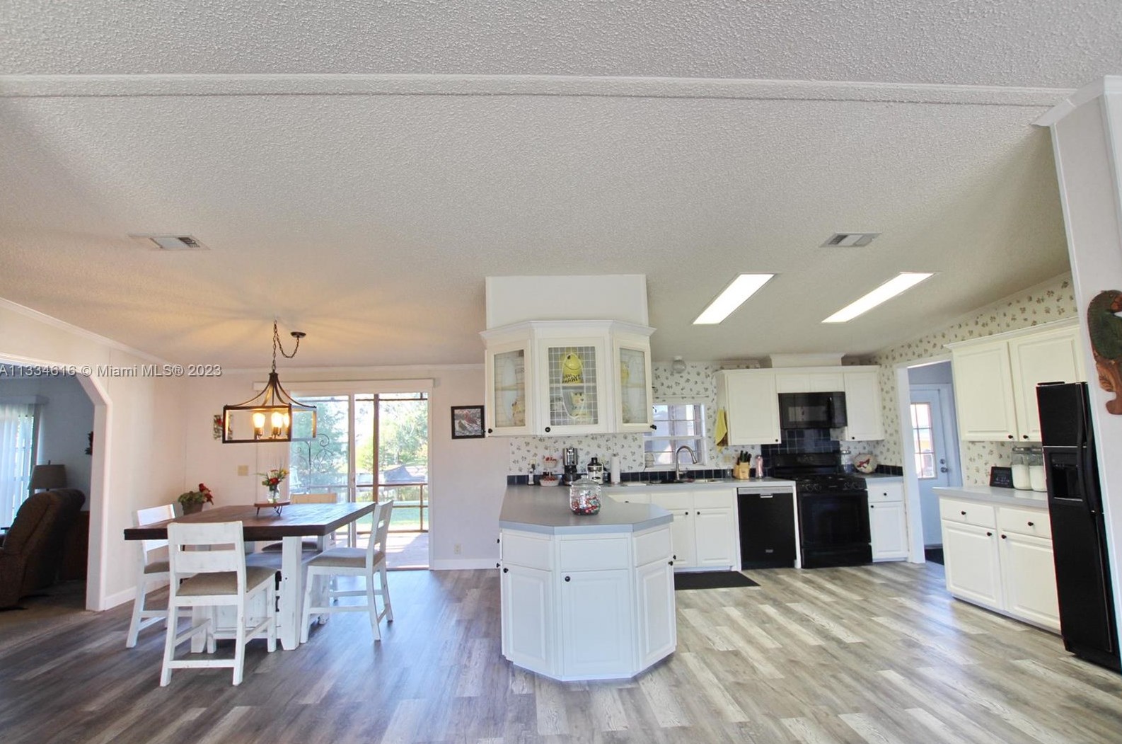 1092 Bass St, Okeechobee FL  34974-0220 exterior
