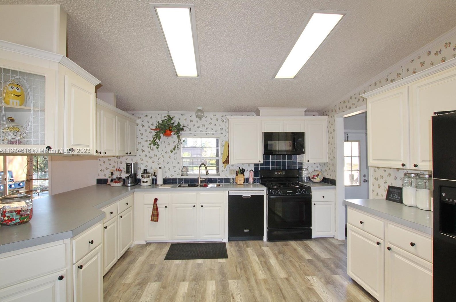 1092 Bass St, Okeechobee FL  34974-0220 exterior