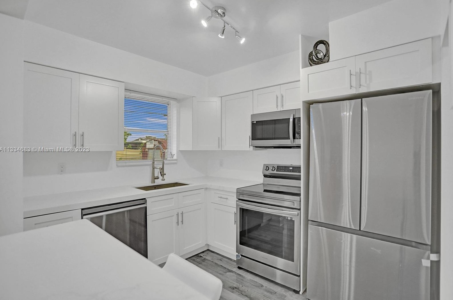 411 70th Ave, Hollywood FL  33024-7459 exterior