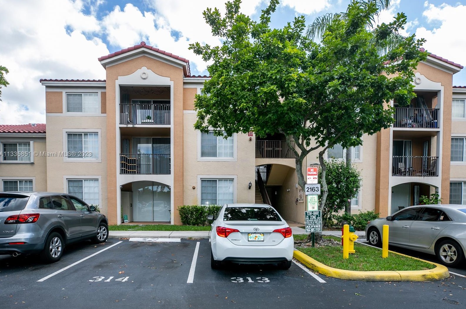 2163 Renaissance Blvd, Hollywood FL  33025-5675 exterior