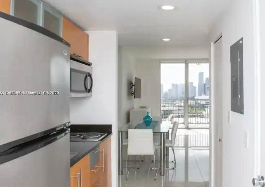 1750 Bayshore Dr, Miami FL 33132-3207 exterior