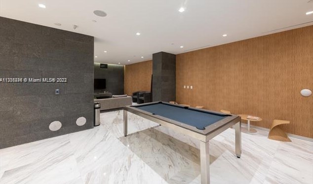 400 Sunny Isles Blvd, Miami FL 33160-4212 exterior