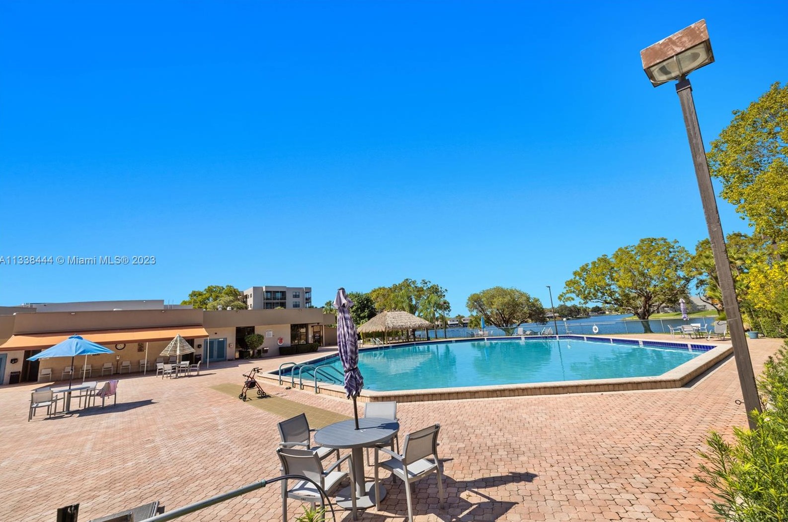 1100 Colony Point Cir, Hollywood FL 33026-2939 exterior