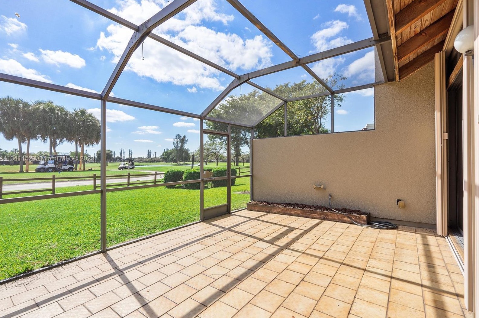 1471 Fairway Rd, Hollywood FL 33026-3039 exterior