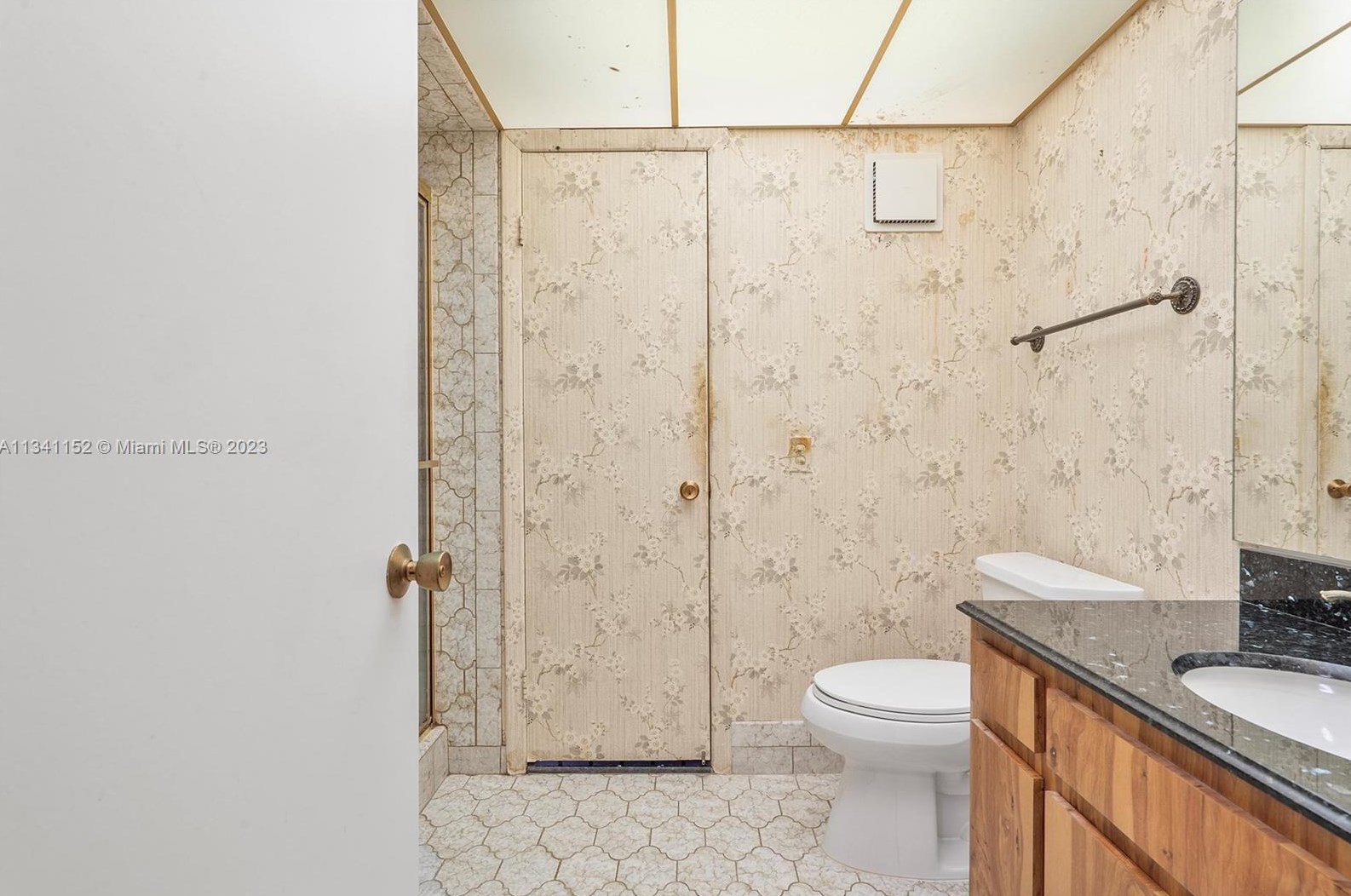 1471 Fairway Rd, Hollywood FL 33026-3039 exterior