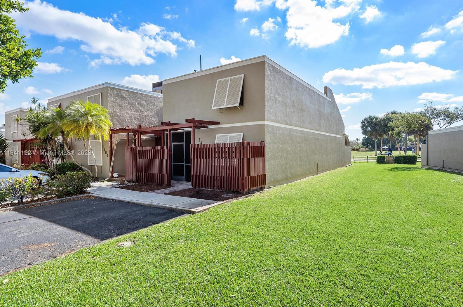 1471 Fairway Rd, Hollywood FL 33026-3039 exterior