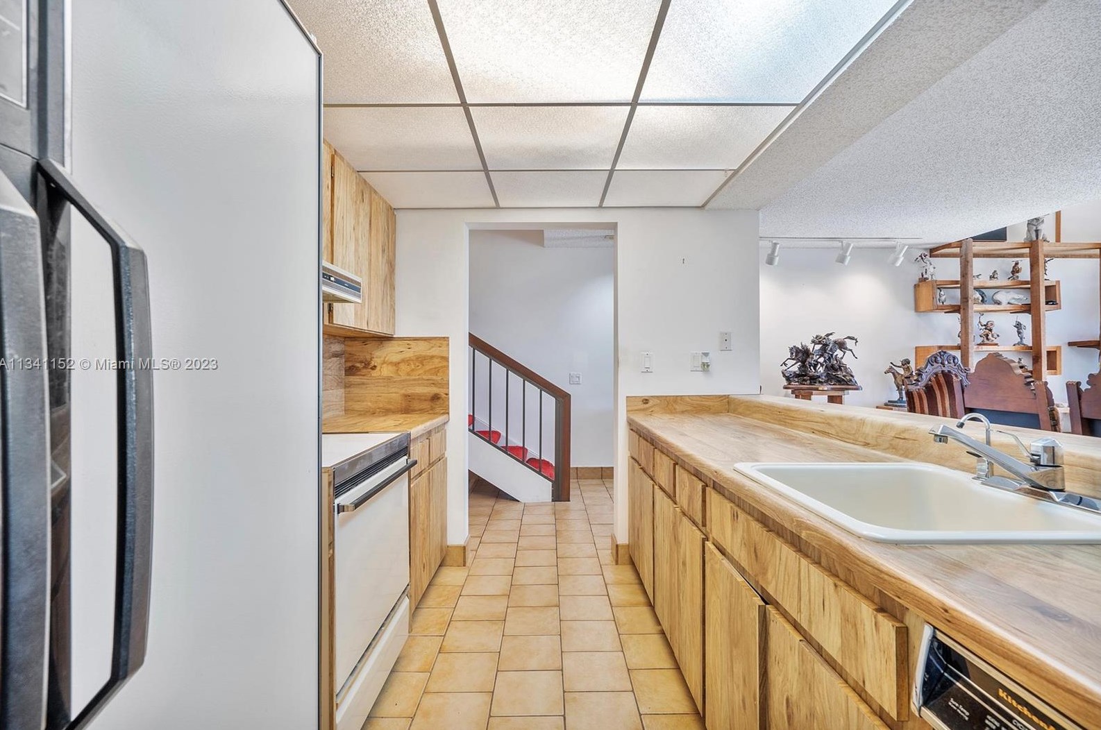 1471 Fairway Rd, Hollywood FL 33026-3039 exterior