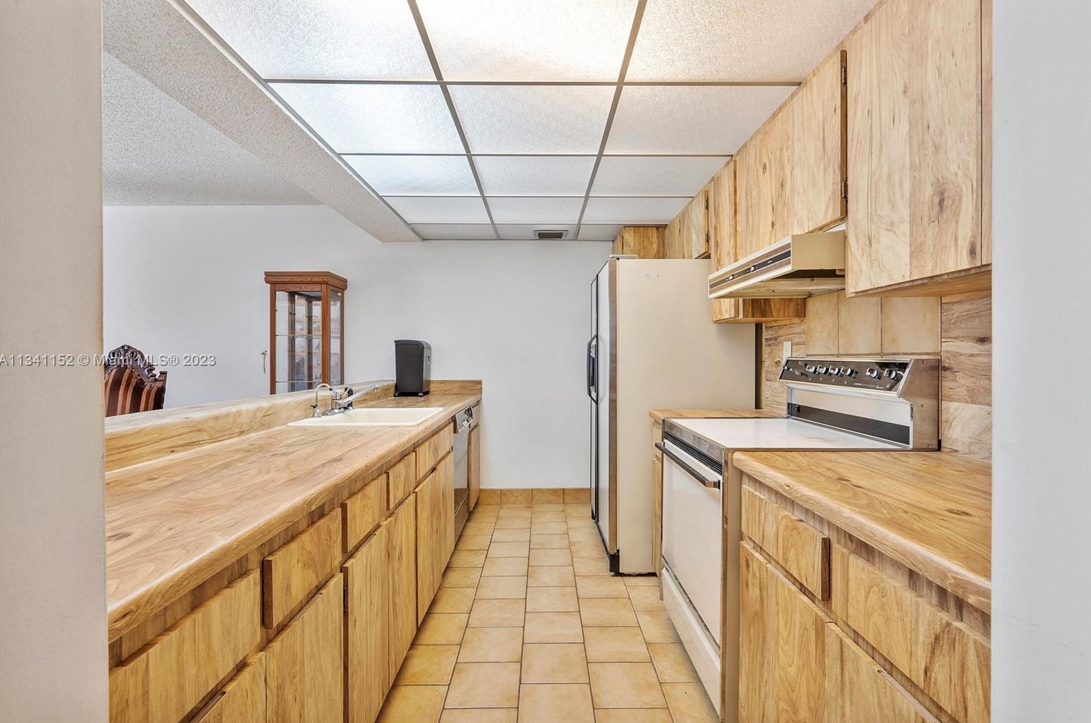 1471 Fairway Rd, Hollywood FL 33026-3039 exterior