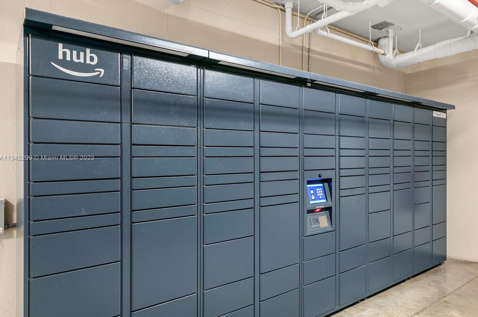 848 Brickell Key Dr, Miami FL 33131-3700 exterior