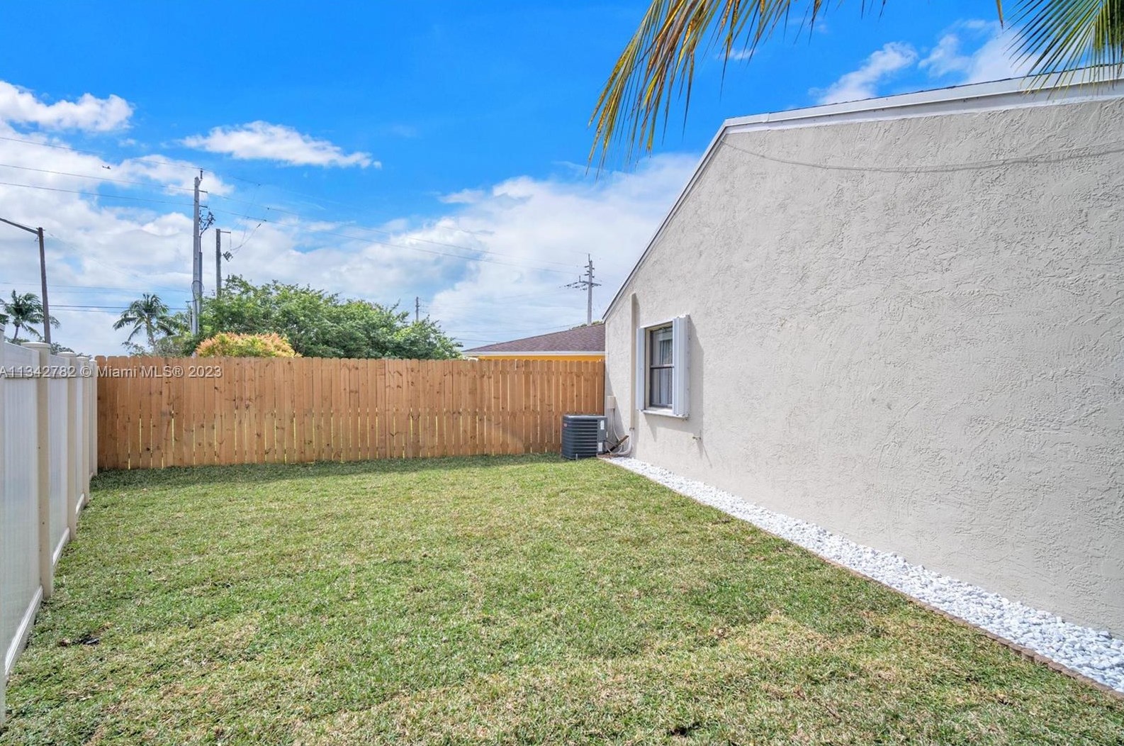 2451 85th Ter, Hollywood FL  33025-2119 exterior