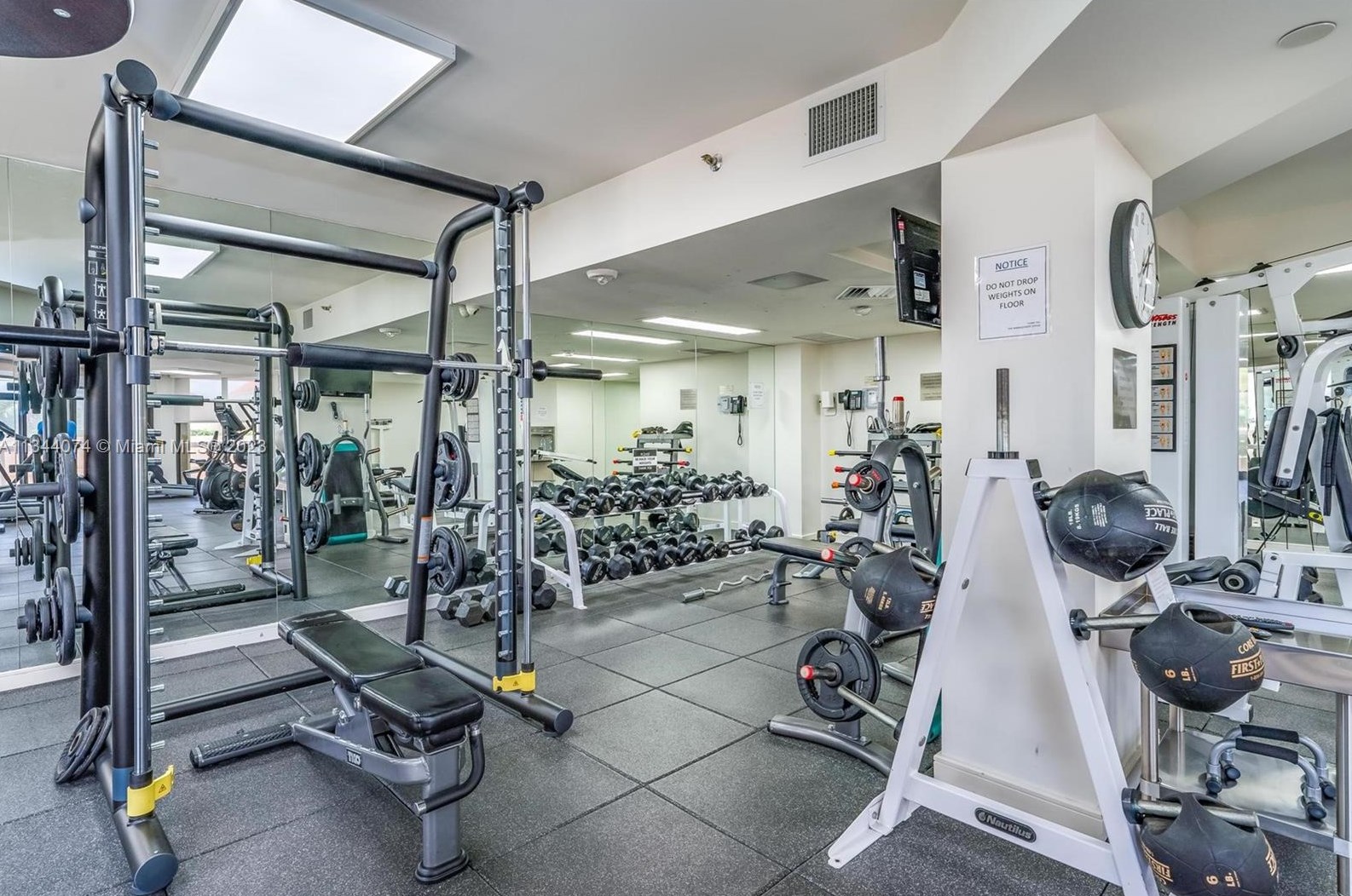 20185 Country Club Dr, Miami FL  33180-3048 exterior