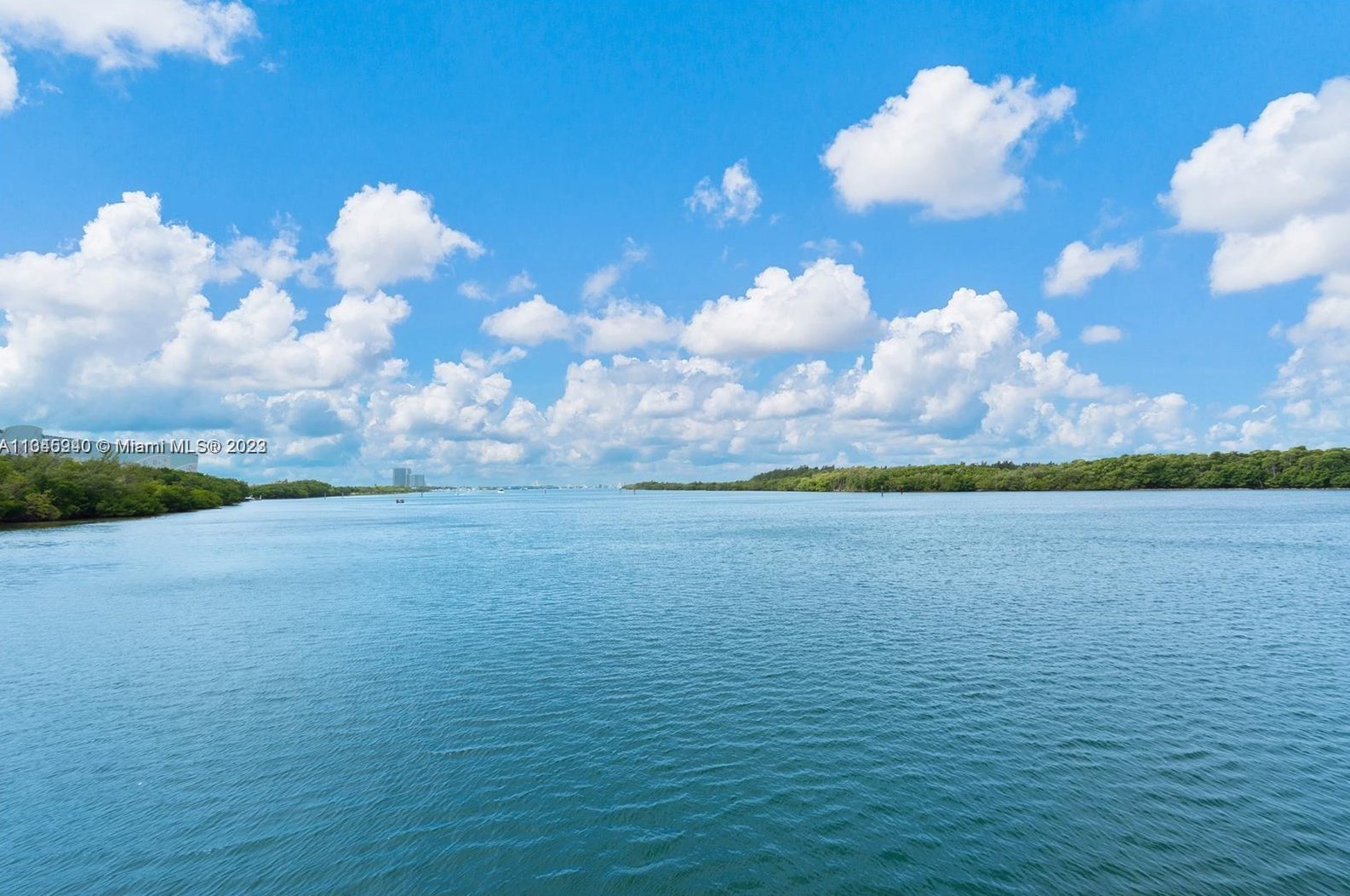 300 Bayview Dr, Miami FL 33160-4700 exterior