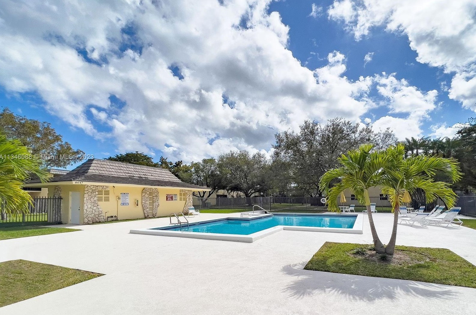 8677 137th Ave, Miami FL 33183-4076 exterior