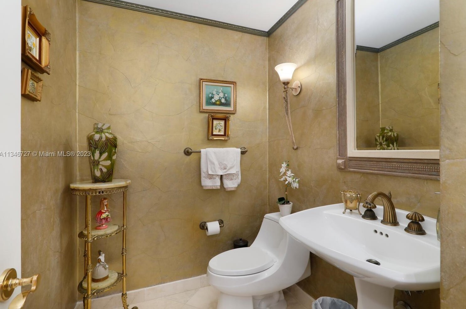 10 Edgewater Dr, Miami FL  33133-6960 exterior