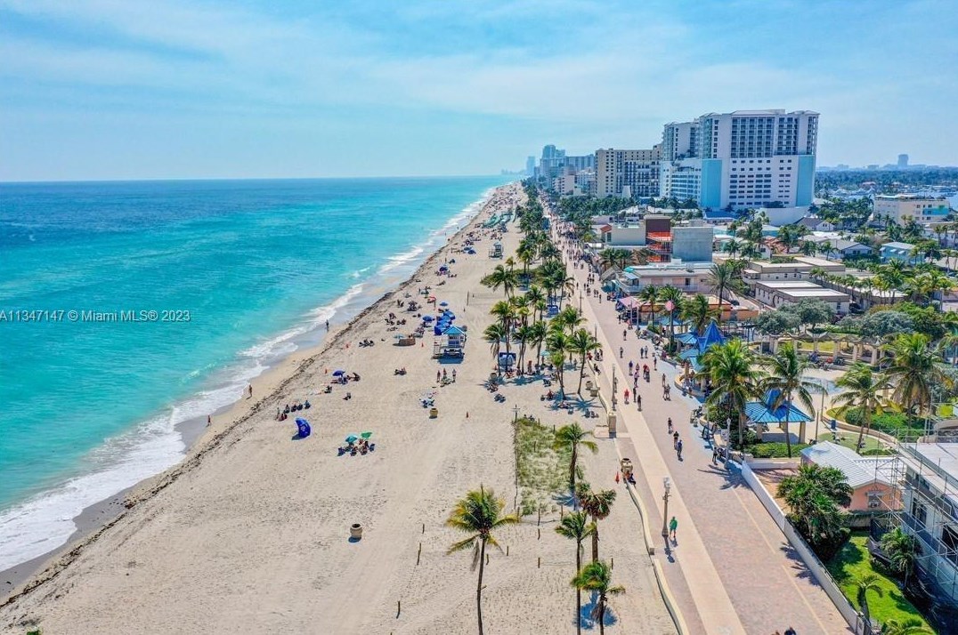 1600 Ocean Dr, Hollywood FL  33019-2447 exterior