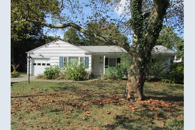 20 Cherry Tree Ln Middletown Nj 07748 Mls 21939007 Coldwell