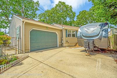 2413 Oak Street - Photo 1