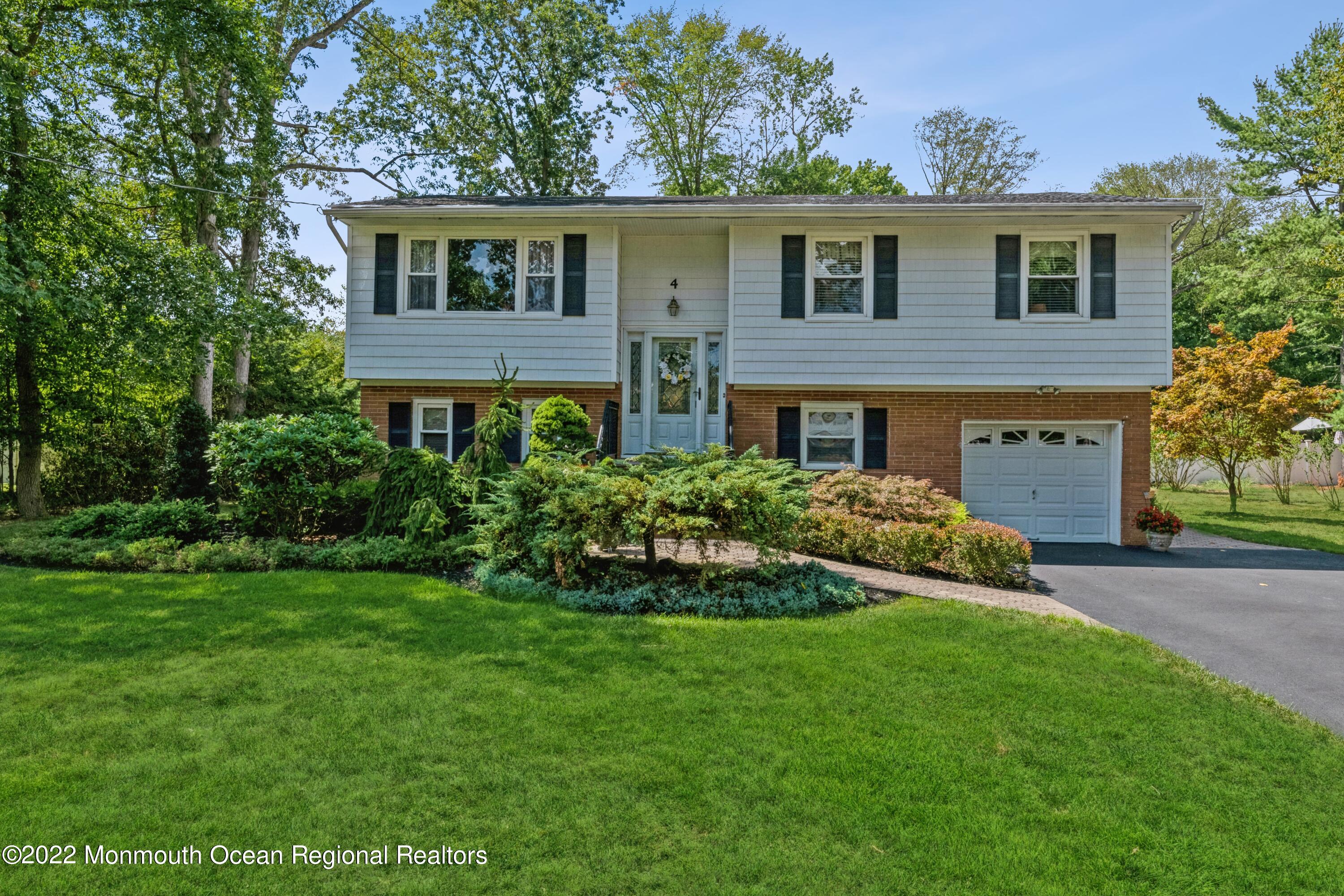 4 Portsmouth Rd, Manalapan Township, NJ 07726 MLS 22226971 Coldwell