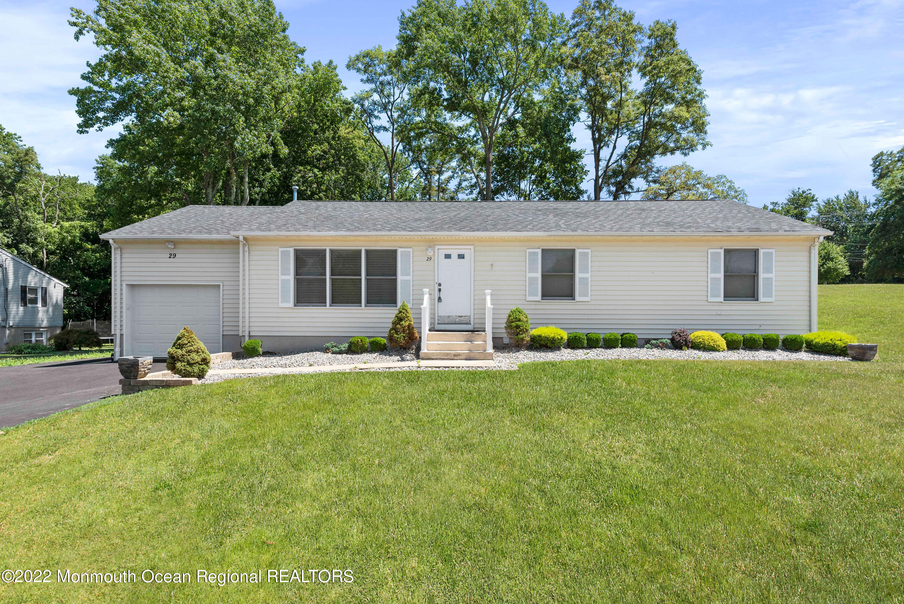 29 Station St, Manalapan Township, NJ 07726 MLS 22228243 Coldwell