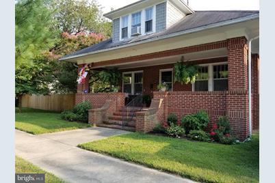 230 North Boulevard - Photo 1