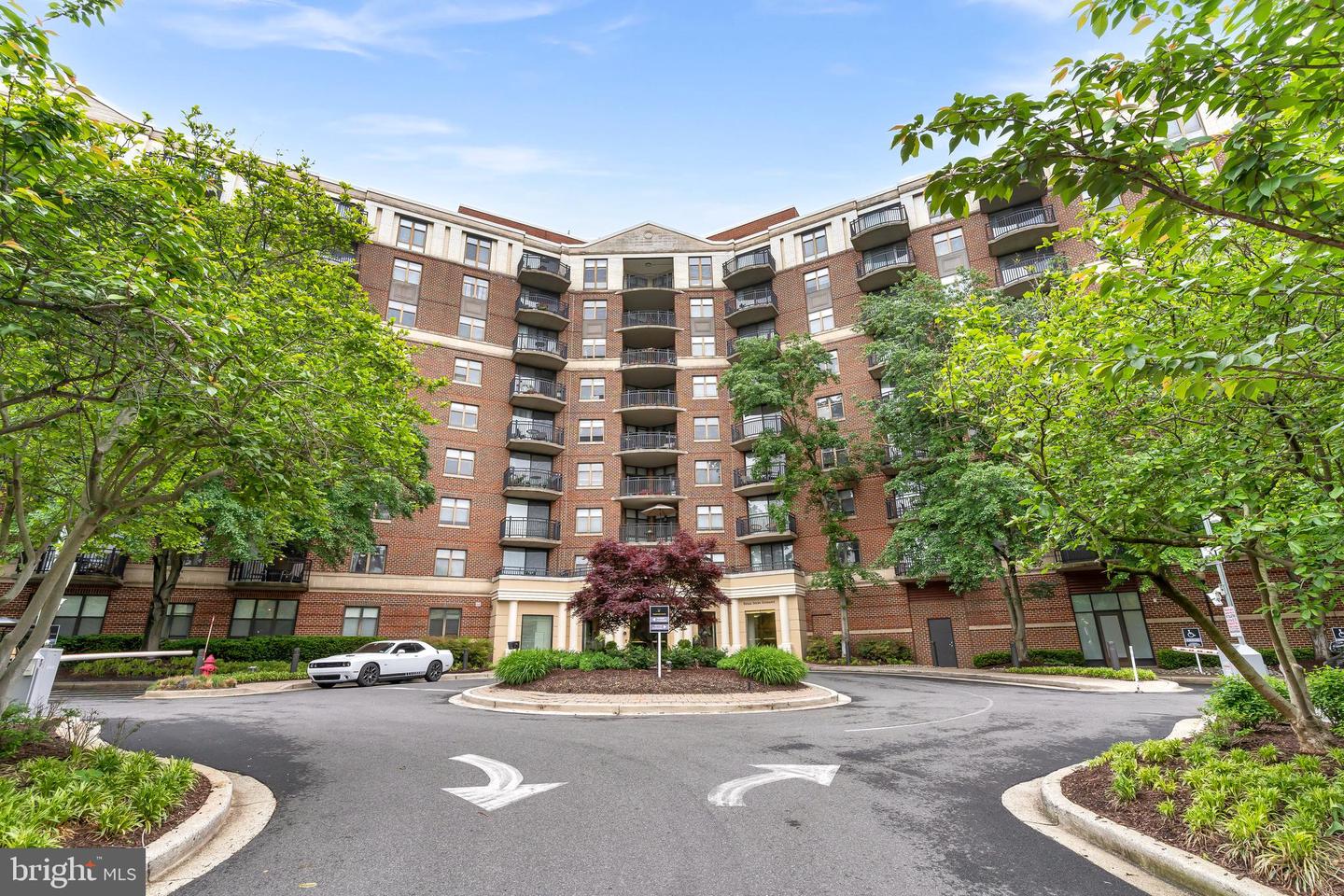 3401 NW 38th Street NW 303, Washington, DC 20016 MLS DCDC2083360