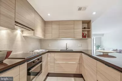 1080 Wisconsin Avenue NW #3002, Washington, DC 20007 - Photo 1