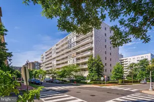 730 24th St NW, Washington, DC 20037 - Photo 1