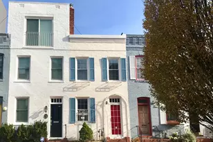 915 Hughes Mews NW, Washington, DC 20037 - Photo 1